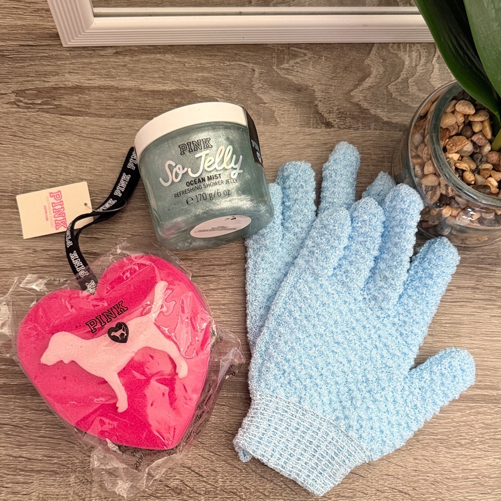 VS PINK BUNDLE shower jelly and a sponge